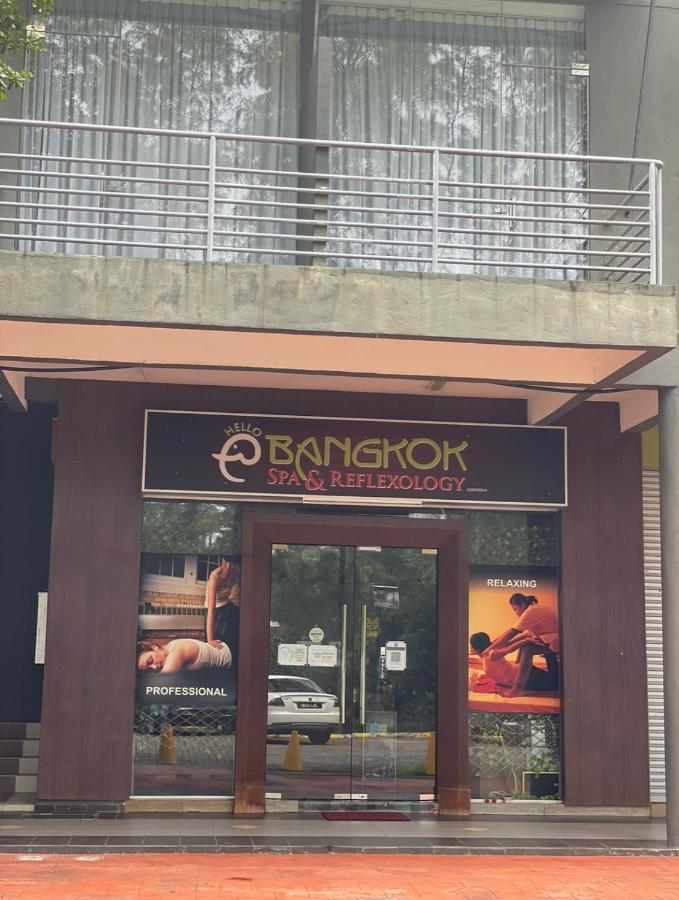 Waterfront Boutique Hotel Петалинг Джая Екстериор снимка