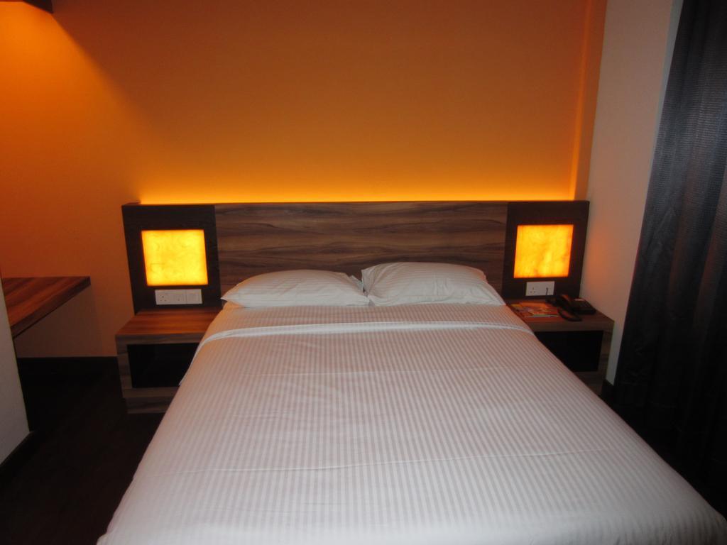 Waterfront Boutique Hotel Петалинг Джая Стая снимка