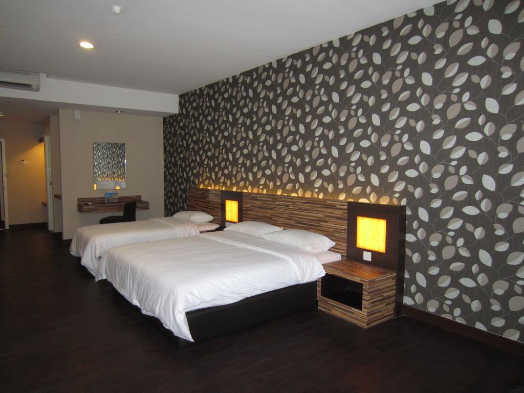 Waterfront Boutique Hotel Петалинг Джая Стая снимка