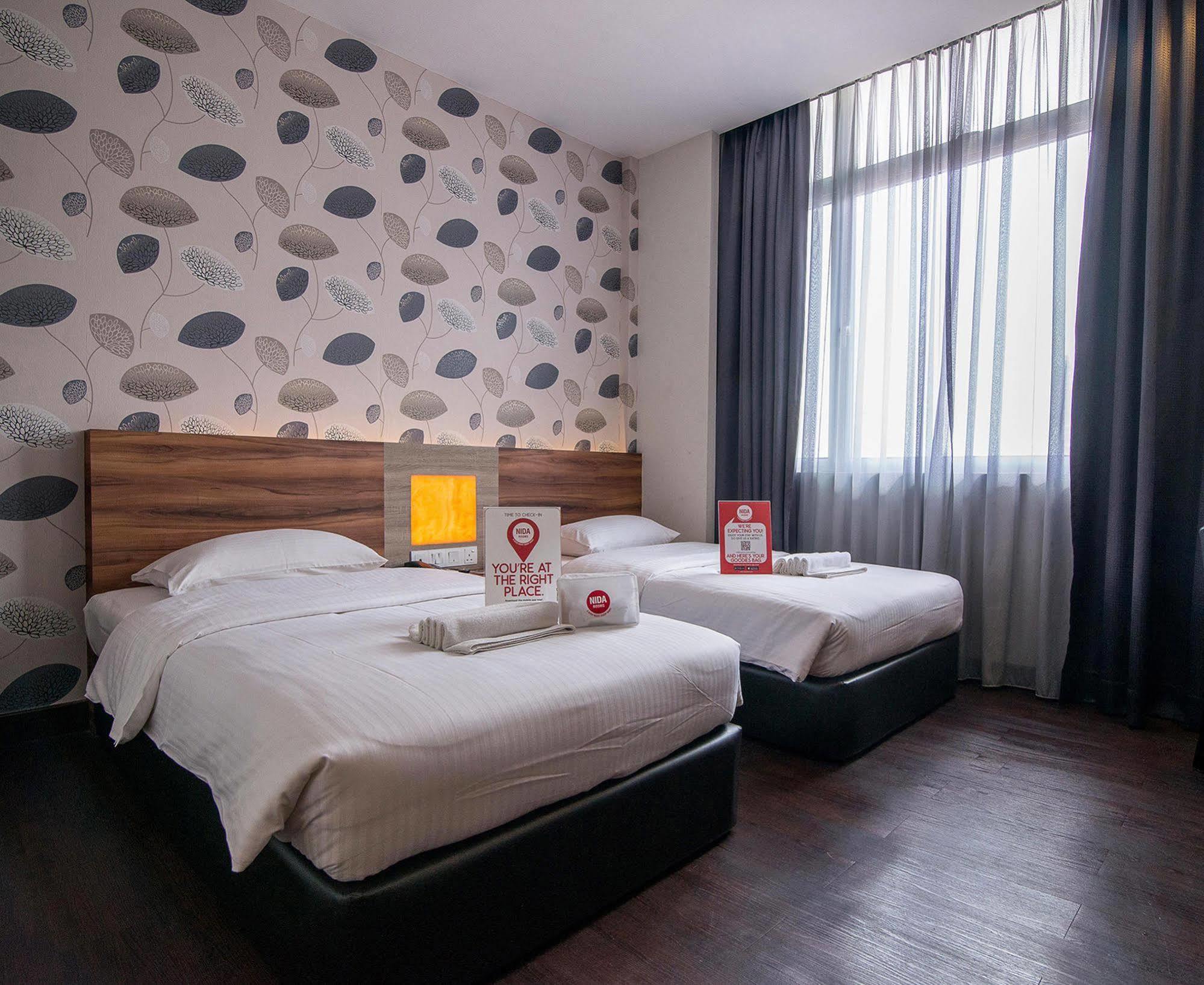 Waterfront Boutique Hotel Петалинг Джая Екстериор снимка