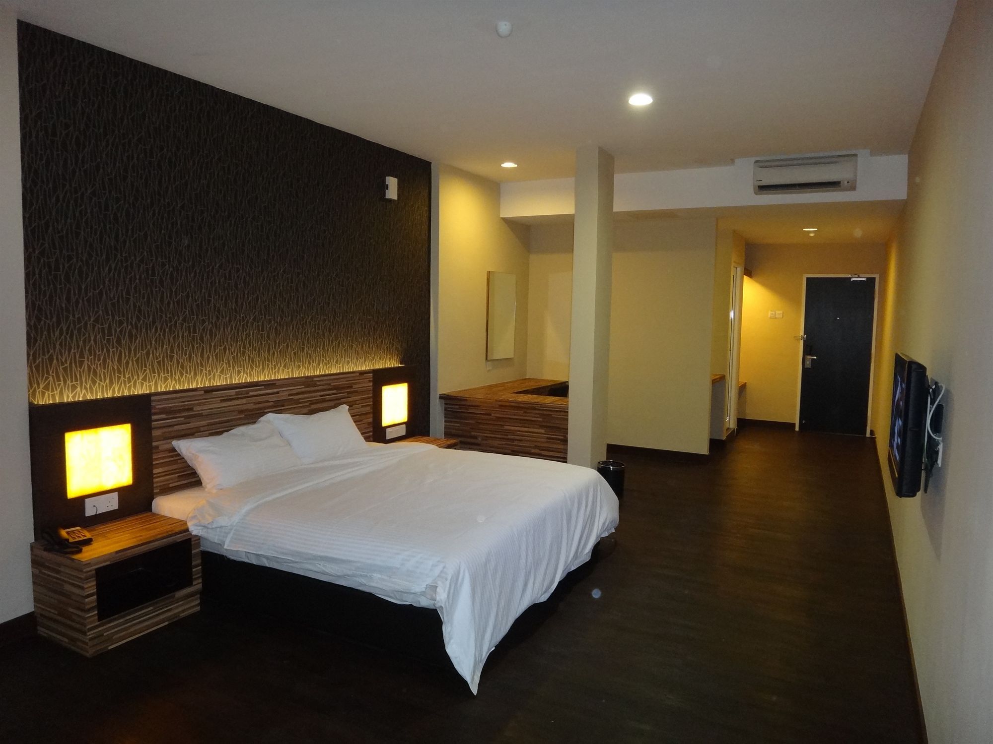 Waterfront Boutique Hotel Петалинг Джая Екстериор снимка
