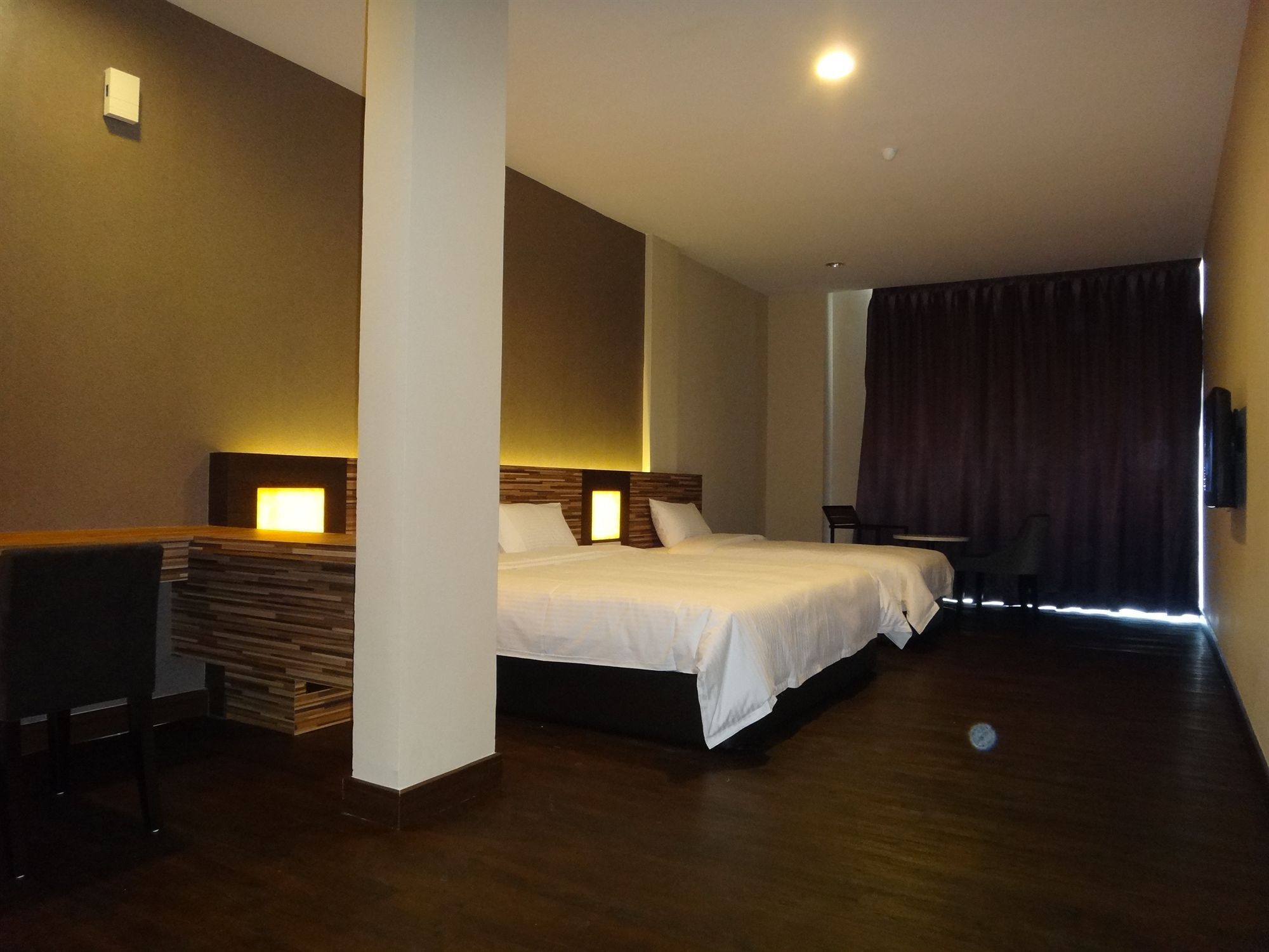 Waterfront Boutique Hotel Петалинг Джая Екстериор снимка