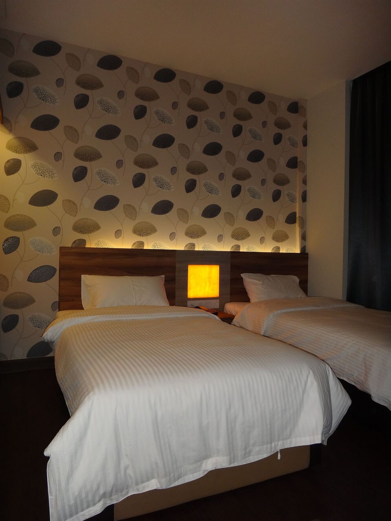 Waterfront Boutique Hotel Петалинг Джая Екстериор снимка
