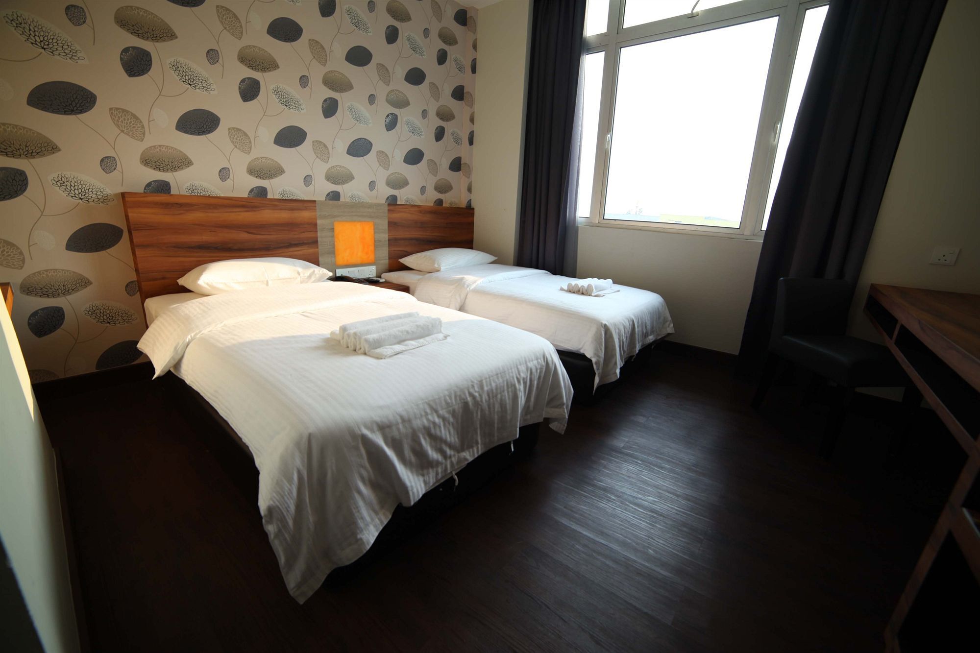 Waterfront Boutique Hotel Петалинг Джая Екстериор снимка